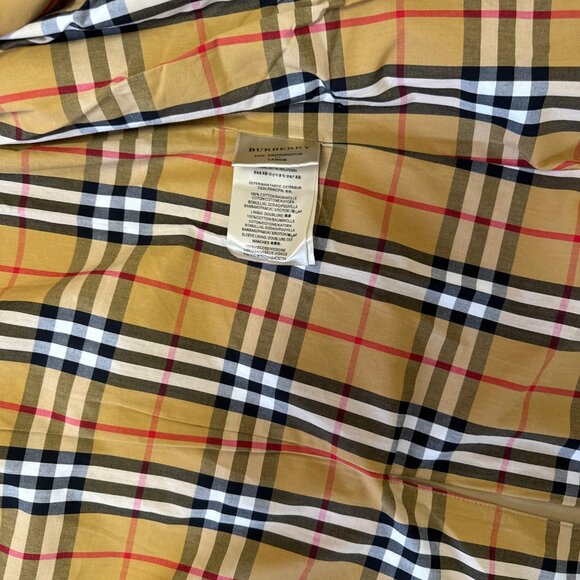 Burberry Short Chelsea Heritage Trench Coat - Picture 15 of 15